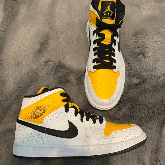 Jordan 1 Mid - Picture 3 of 8